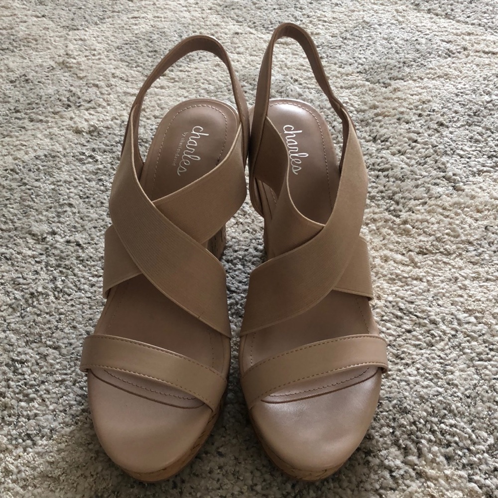 NWT Charles David Nude Wedge Size 9